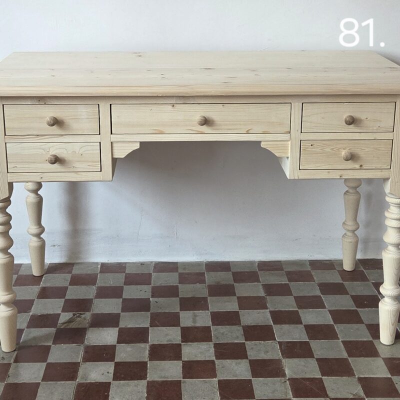 K. Íróasztal 130x65x84 - új készítésű