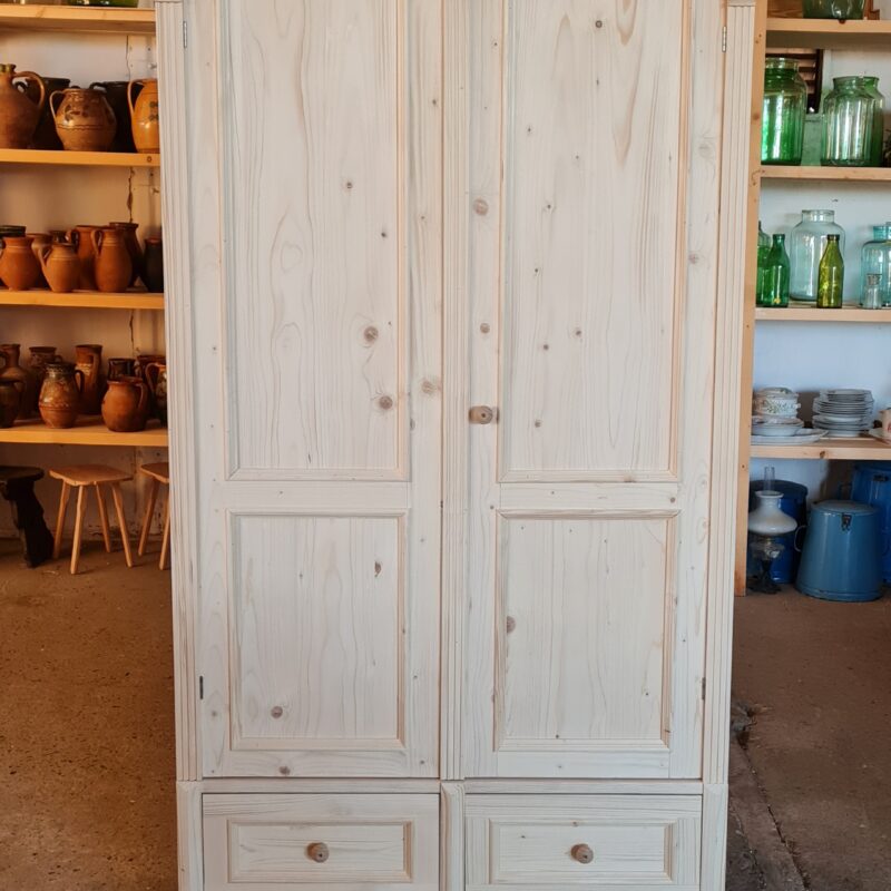 F. Ruhásszekrény díszes, 2 kis fiók, válfás 110x60x200cm – új készítésű