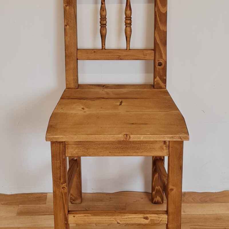 P. Esztergált szék 42x39x94cm - új készítésű